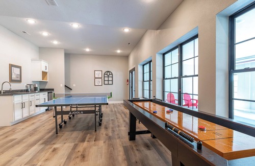 Hollister House | 20% Off-Family & Luxury Home-Indoor Pool-Game Room