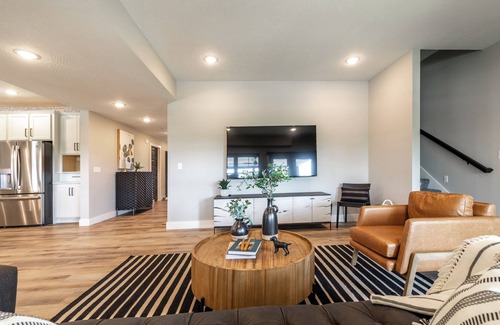 Hollister House | 20% Off-Family & Luxury Home-Indoor Pool-Game Room