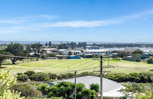Goolwa South House | 20 Sir George Ritchie Ave Goolwa South - No Linen Included