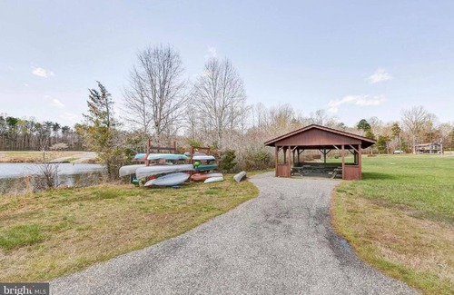 Windwood Coves House | 200 Year Old Log Canin On Lake Anna!