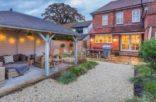 New Forest District Apartment | 200-year-old village home with garden cabana