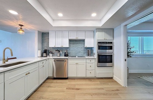 Indian Shores Condo | 20002 Gulf Blvd, Penthouse 5