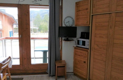 Les Contamines-Montjoie Apartment | 200m from ski slopes, 1st floor, balcony, parking, tv, ski locker, 20m², Les Contamines-Montjoie