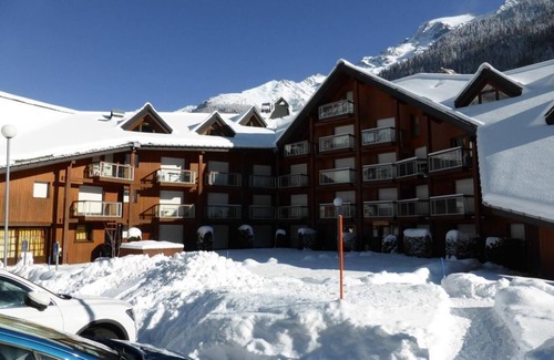 Les Contamines-Montjoie Apartment | 200m from ski slopes, 1st floor, balcony, parking, tv, ski locker, 20m², Les Contamines-Montjoie