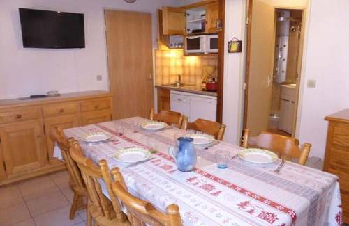 Les Contamines-Montjoie Apartment | 200m from ski slopes, 2nd floor, balcony, parking, tv, ski locker, 28m², Les Contamines-Montjoie