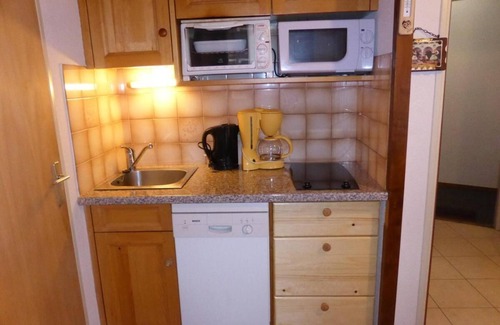 Les Contamines-Montjoie Apartment | 200m from ski slopes, 2nd floor, balcony, parking, tv, ski locker, 28m², Les Contamines-Montjoie