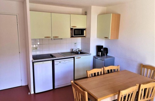 La Joue du Loup Apartment | 200m from ski slopes, 1st floor, balcony, parking, tv, ski locker, 35m², La Joue du Loup