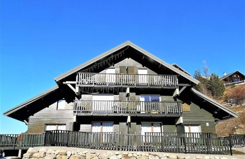 La Joue du Loup Apartment | 200m from ski slopes, 1st floor, balcony, parking, tv, ski locker, 35m², La Joue du Loup