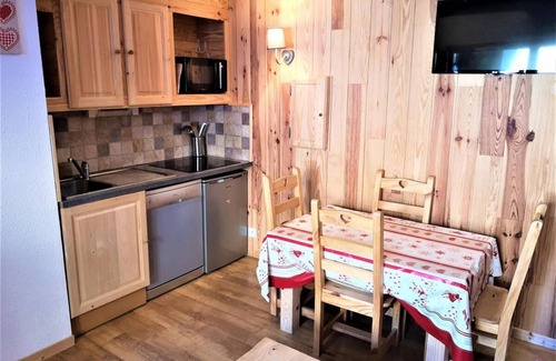 La Joue du Loup Apartment | 200m from ski slopes, Ground floor, terrace, parking, tv, ski locker, 25m², La Joue du Loup