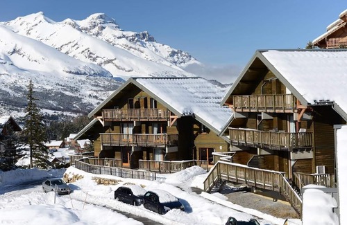 La Joue du Loup Apartment | 200m from ski slopes, Ground floor, terrace, parking, tv, ski locker, 25m², La Joue du Loup