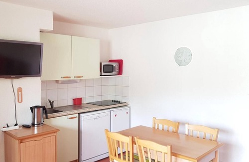 La Joue du Loup Apartment | 200m from ski slopes, balcony, parking, tv, ski locker, 25m², La Joue du Loup