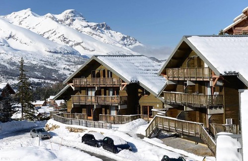 La Joue du Loup Apartment | 200m from ski slopes, balcony, parking, tv, ski locker, 25m², La Joue du Loup