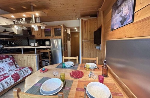 Meribel Centre Apartment | 200m from ski slopes, Ground floor, terrace, tv, ski locker, 25m², Méribel