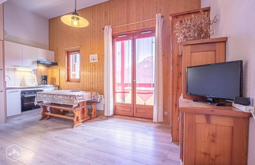 Aussois Apartment | 200m from ski slopes, 1st floor, balcony, tv, ski locker, 20m², Aussois