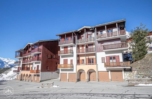 Aussois Apartment | 200m from ski slopes, 1st floor, balcony, tv, ski locker, 20m², Aussois