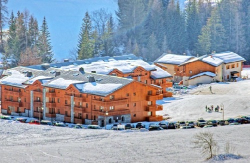 Lanslevillard Apartment | 200m from ski slopes, 2nd floor, view mountain, fitness, sauna, balcony, tv, ski locker, 38m²