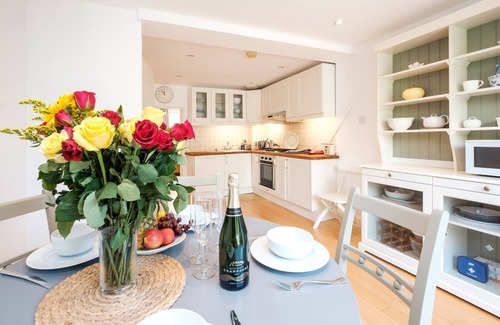 Aldeburgh Cottage | 201 High Street - sleeps 4 guests in 2 bedrooms