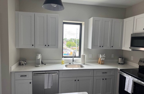 Downtown Omaha Apartment | #201 Spacious Boutique Apt, Near UNMC, Blackstone, Midtown