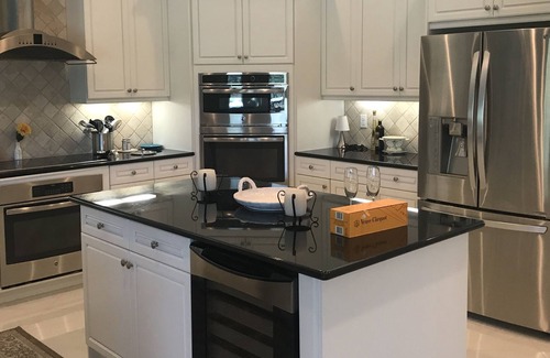 Pineapple Park - Ibis House | 2015 Construction, 4 bedrooms, Heated Pool/Hot Tub Luxury Home