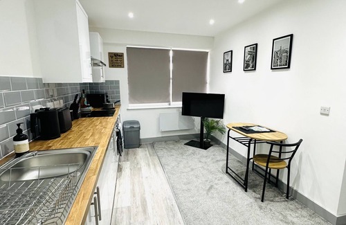 Wakefield Apartment | 202 Grosvenor House City Centre