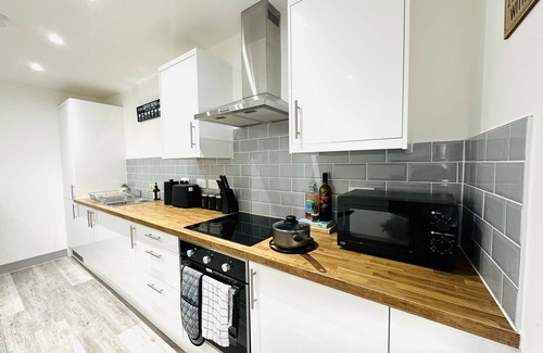 Wakefield Apartment | 202 Grosvenor House City Centre