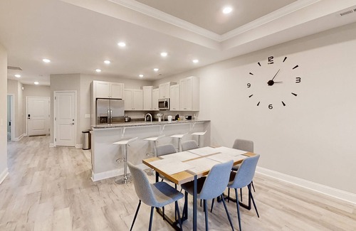 Myrtle Beach House | 2023 duplex with screened patio - dog-friendly - near golf/beach