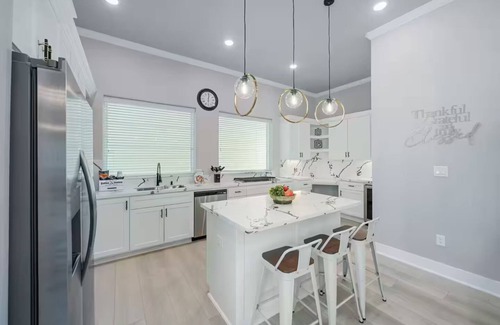 Southeast Houston House | 2024 Built Luxe! Downtown/MedCtr/NRG/Galleria