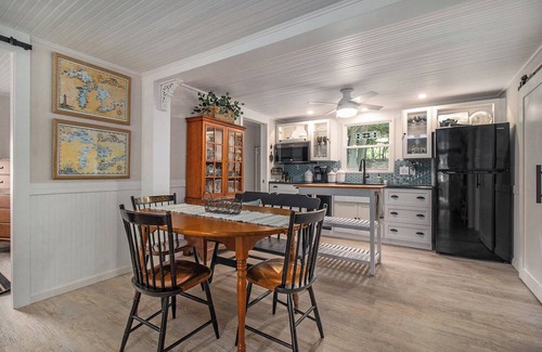 Manistee Cottage | 2024 Remodel! Updated Cottage near Beach and Park