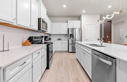 Four Corners House | 2025 Brand NEW 08 Bedrooms At Windsor Cay