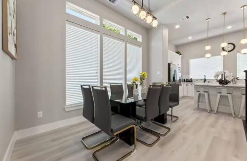Southeast Houston Apartment | 2025 Built Luxe!Downtown/MedCtr/NRG/Galleria