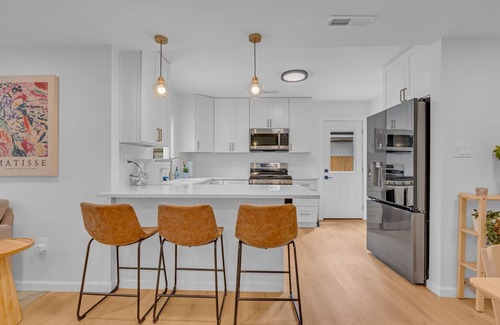 Nauck House | 2025 Full Renovation - Charming 4BR Bungalow Home