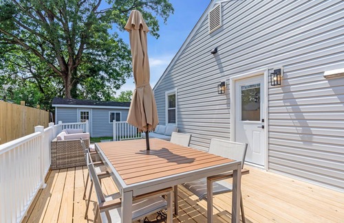 Nauck House | 2025 Full Renovation - Charming 4BR Bungalow Home