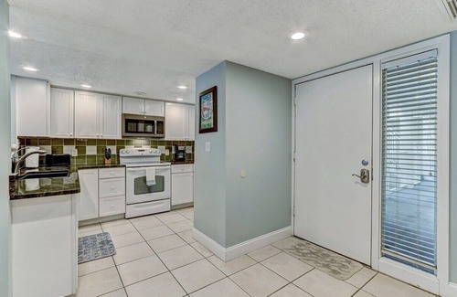 American Beach Condo | 2026 Beachwood - Hosted by Moore AI Rentals