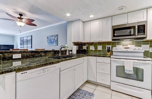 American Beach Condo | 2026 Beachwood - Hosted by Moore AI Rentals