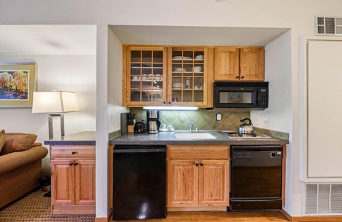 Olympic Valley Condo | 203 | Open Studio – Soak & Chill w/Pool Views