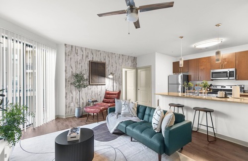 Central City Apartment | 206 Beautiful 2BR Apt w/POOL & GYM & Free Parking