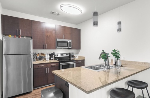 Central City Apartment | 206 Beautiful 2BR Apt w/POOL & GYM & Free Parking