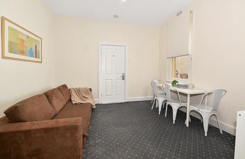 Carlton South House | 206DR2 & 3 - Large Rooms in Carlton 2BR Apt! AC, Smart TV, Pkg!