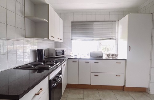 Greater Johannesburg Metropolitan Area Cabin | 207 Main Ave