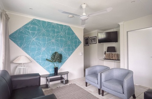 Greater Johannesburg Metropolitan Area Cabin | 207 Main Ave