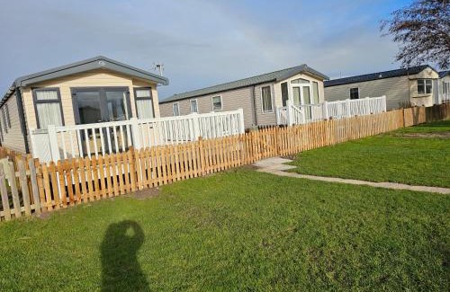 Burnham-on-Sea Apartment | 208 Holiday Resort Unity Brean 6 berth Passes optional No pets