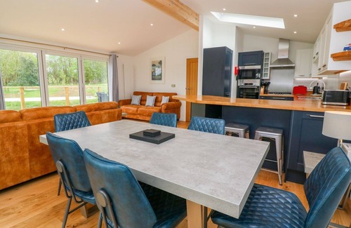 Dobwalls Cottage | 21 MEADOW RETREAT, pet friendly, country holiday cottage in Dobwalls