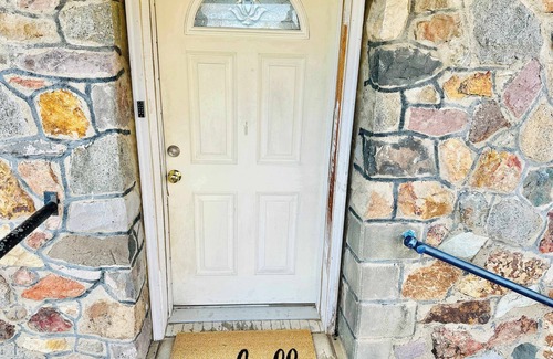 Sparks House | 21 Minutes to Tesla & USA Parkway/Pet OK/Sleeps20