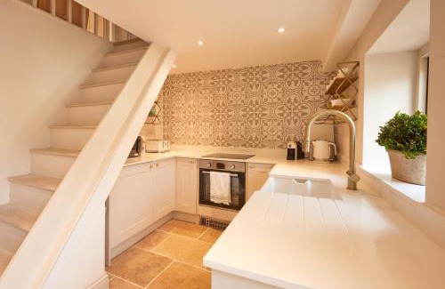 Petworth House | 21 Pound Street