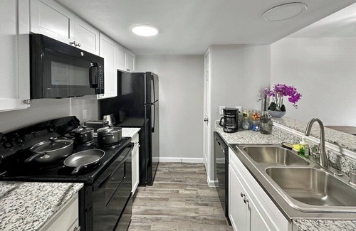Addison Apartment | 2106 · Cozy Addison Apt, Free Park Wi-Fi, Pool & Gym