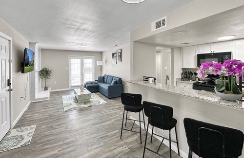 Addison Apartment | 2106 · Cozy Addison Apt, Free Park Wi-Fi, Pool & Gym