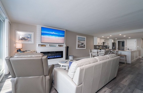 Holiday Isle Condo | 2114 Free Beach Setup - Shoreline Towers Stunning Condo