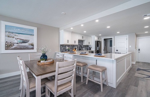 Holiday Isle Condo | 2114 Free Beach Setup - Shoreline Towers Stunning Condo
