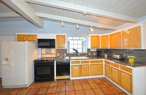 Avalon House | 211CLU 211 Claressa - Up