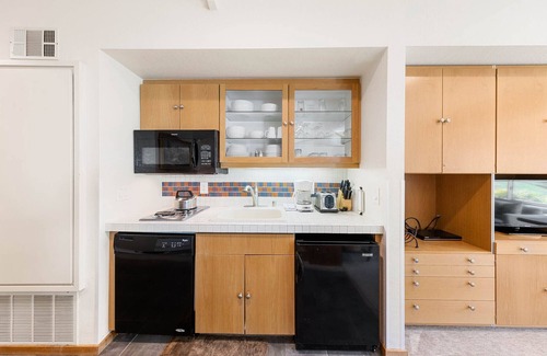 Olympic Valley Condo | 214 | Couple’s Retreat - A/C, Pool, Spas + Parking